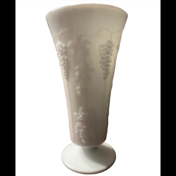 Indiana Glass Accents Vintage Colony Harvest Milk Glass Vase Grapes